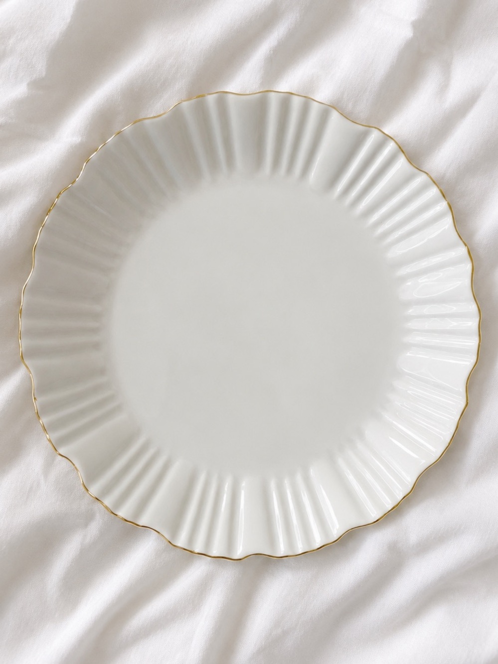 H&M HOME (10.5”) White Scalloped Gold Rim Porcelain Dinner Plate